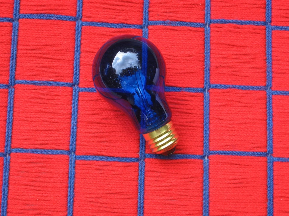 BOX of 4 NEW 25w COBALT BLUE transparent A19 PARTY LIGHT BULB 25 watt 25A19 sign - Image 3 of 4