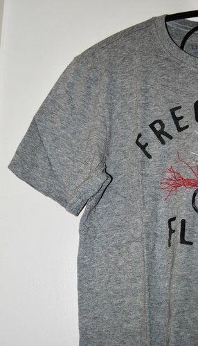 NWT Life Is Good Men's Heather Gray 'Frequent Flyer' Fishing SS Crew T-Shirt S - Picture 5 of 9