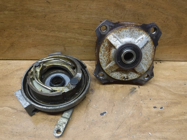 2002 02 POLARIS SCRAMBLER 90 OEM LEFT FRONT BRAKE DRUM WHEEL HUB