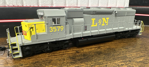 Intermountain Railway Co. HO #49329-04 SD40-2 Louisville & Nashville #3579 ¡Nuevo en caja! | Zustand: New