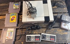 1985 Nintendo Entertainment System NES-001 Console Power 2 Controllers 3 Games