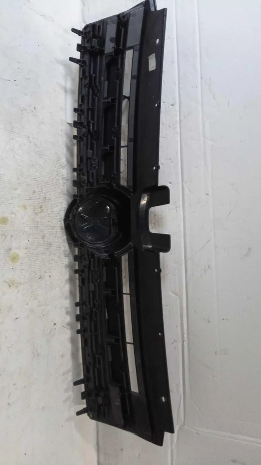 Used Upper Grille fits: 2017 Volkswagen Golf Htbk Base upper narrow grille mould - Image 2 of 4