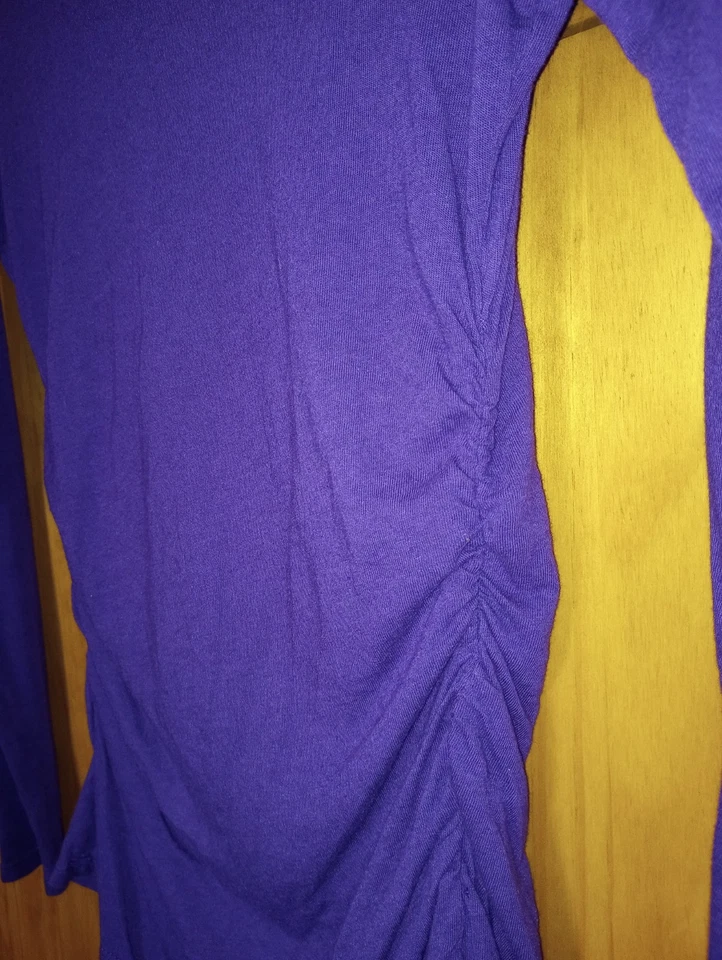 Top de maternidad Liz Lange laterales fruncidos verticalmente púrpura oscuro talla XS Foto 4 de 4