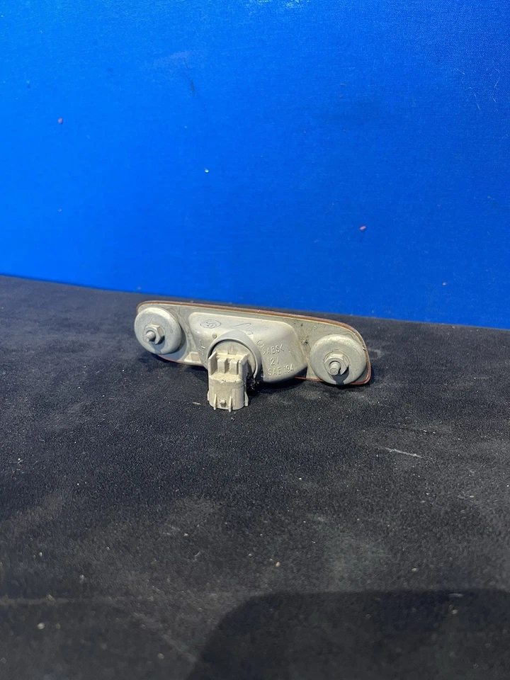 2003 TOYOTA PRIUS OEM LEFT HAND DRIVERS SIDE SIDE MARKER SIGNAL LIGHT 2001 2002 - Image 2 of 4