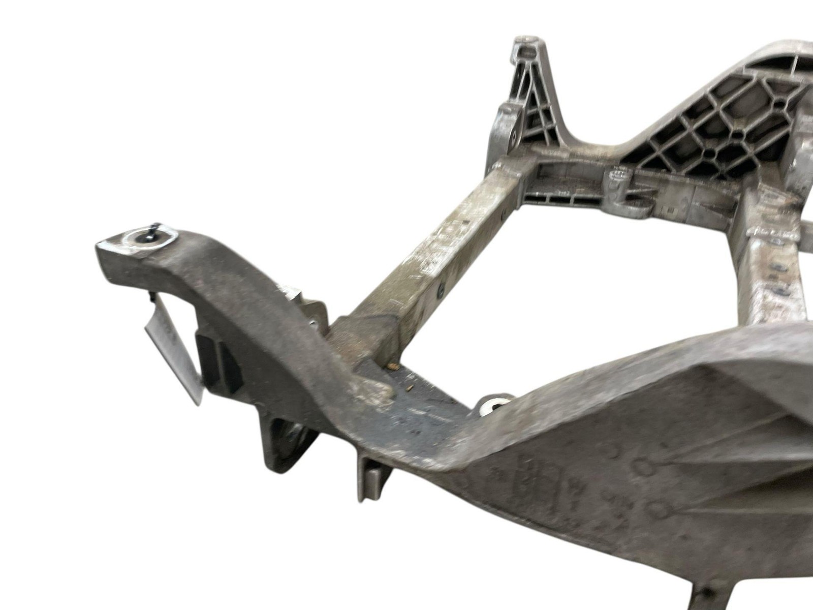 2017-2020 MASERATI LEVANTE FRONT ENGINE CRADLE CROSSMEMBER SUPPORT 670034763