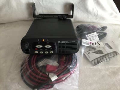 MOTOROLA CDM750 42-50 MHZ 65+-WATT 4 CH ANALOG WITH ACCESSORIES AAM25DKC9AA1AN