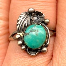 Petite Vintage Southwestern Turquoise Sterling Silver Ring Size 8.75
