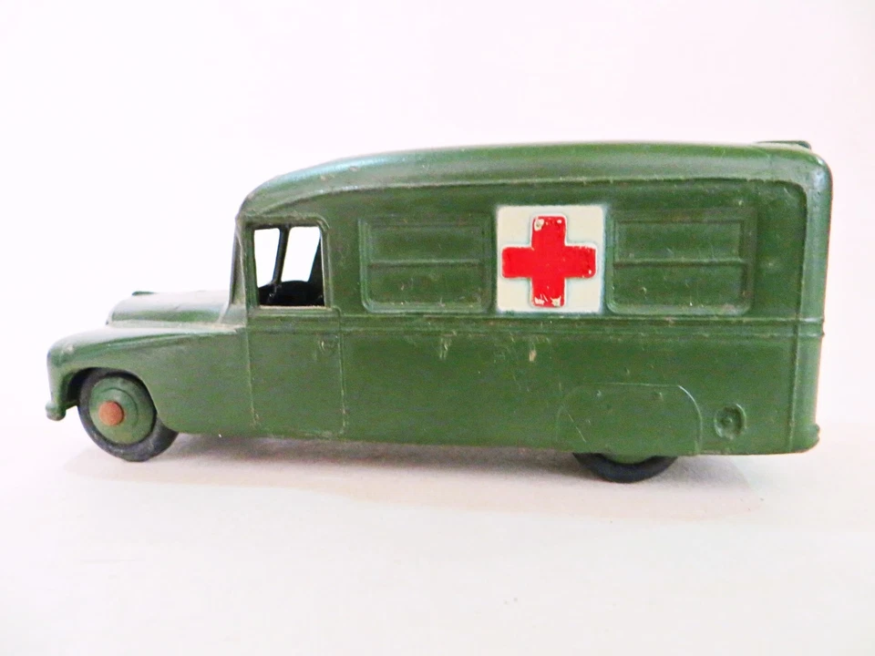 DINKY 30HM / 624 'AMBULANCIA MILITAR/EJÉRCITO DAIMLER'. VINTAGE. RARO ORIGINAL. En muy buen estado. Foto 2 de 4
