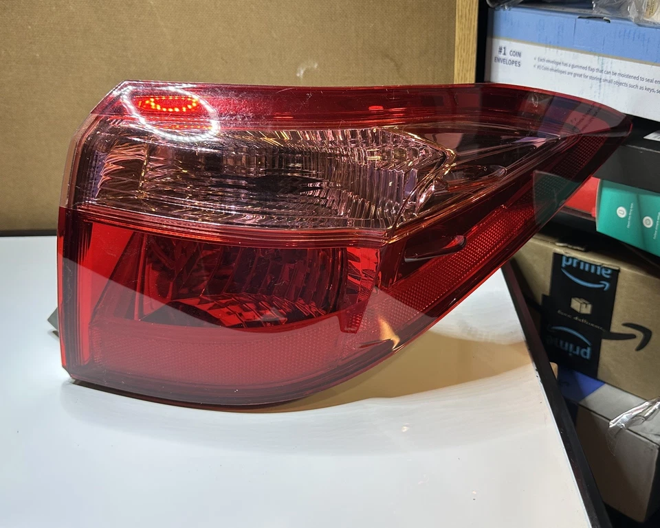 Repuesto de luz trasera Eagle Eye TY1234-B000R 14’-16’ Toyota Corolla recambio  Foto 2 de 4