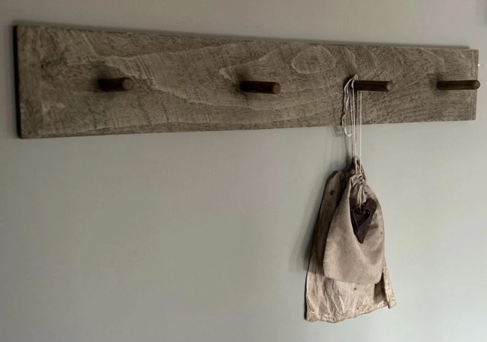 Farmhouse Primitive Prairie Bread Board Peg Rack Board - Image 2 of 3