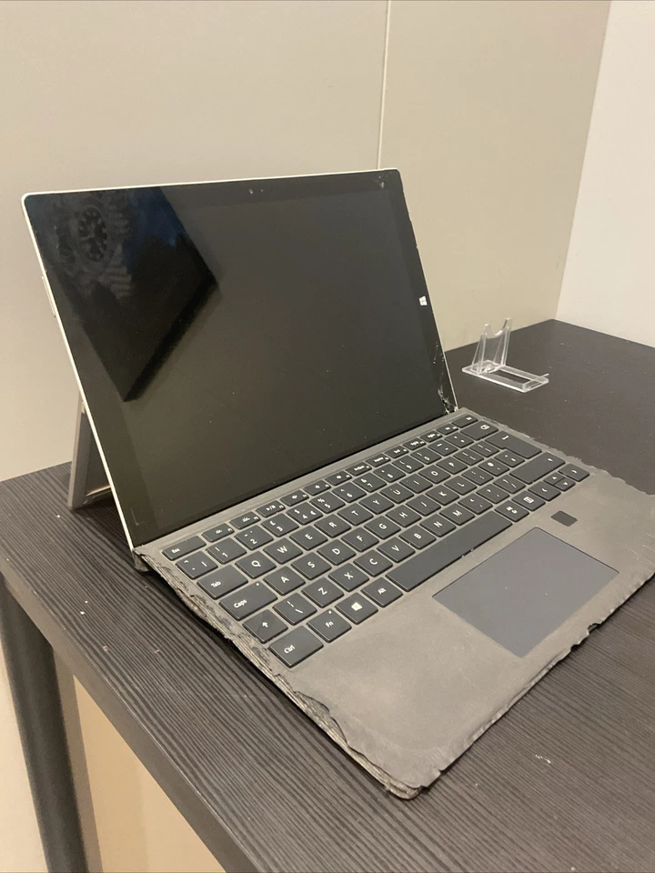 Microsoft Surface Pro 3 1631 12" i5-4300U 2.9GHz 4GB RAM 512GB  Cracked Screen - Image 4 of 4