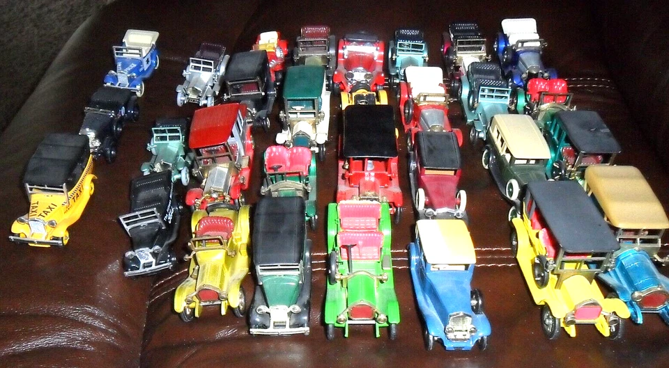 30 LOT 1907 Peugeot Matchbox Models of Yesteryear Lesney TAXI POLICE CADILLAC + - Image 4 of 4