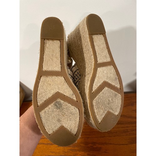 Sandalia alpargata Marc Fisher Adalyn 2 plataformas cuña estampado geométrico 9,5 Resort - Imagen 7 de 8