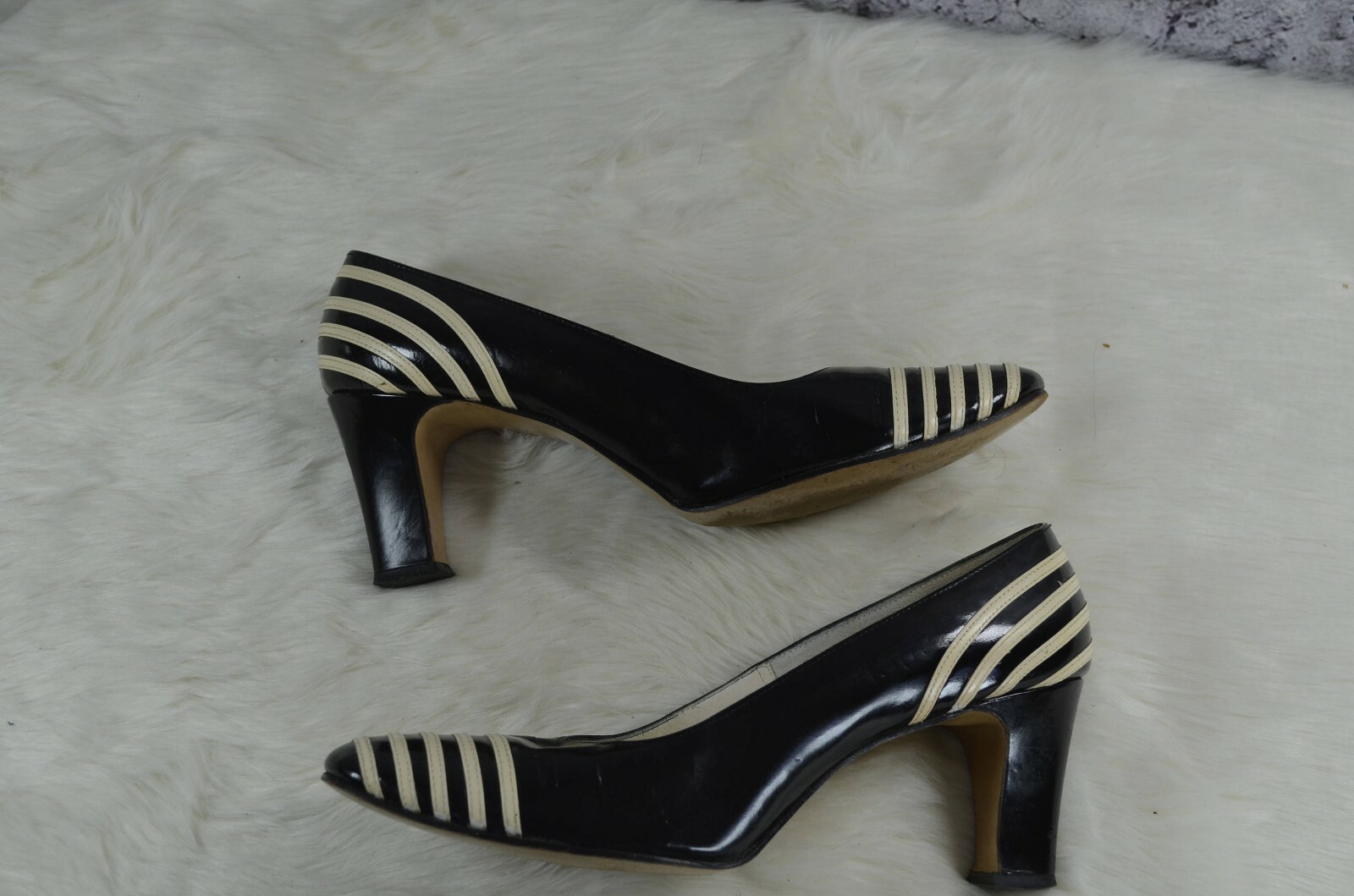 vintage  60s Johansen black patent leather cream … - image 9