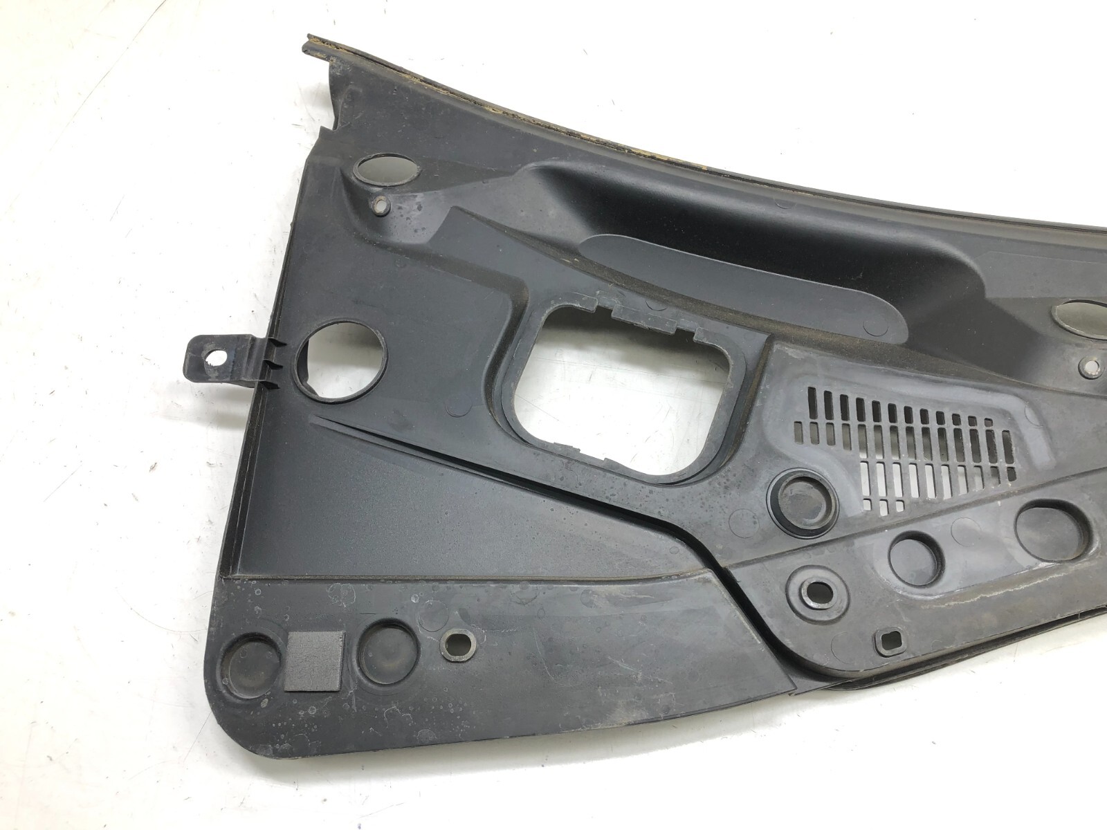 2014-2019 MASERATI GHIBLI SQ4 FRONT WINDSHIELD WIPER COWL PANEL OEM.