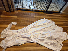 White A-Line Full-Length Wedding Dress Size 14 V-Neck Lace Long Sleeve Buttons