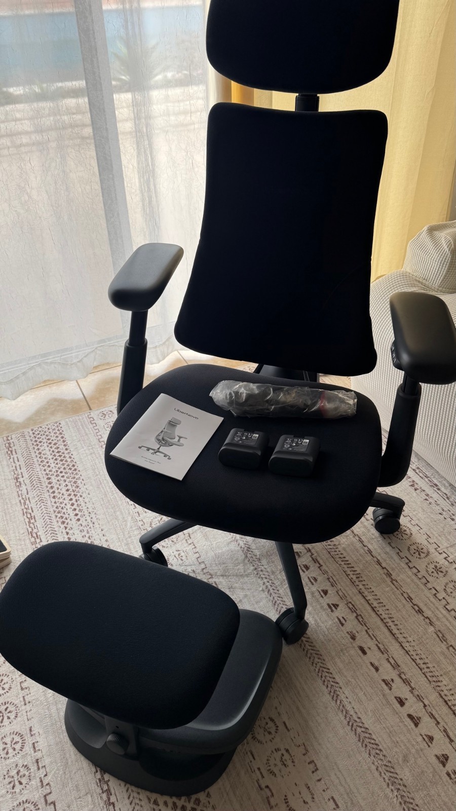 LiberNovo Omni Dynamic Ergonomic Chair – Pro Bundle Midnight Black 45cm Headrest