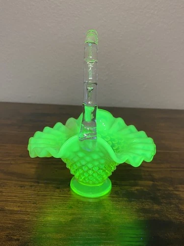 VTG UV REACTIVE FENTON Topaz Opalescent HOBNAIL Art Glass Basket 6.5"H