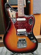 Guitare électrique FENDER 62 JAGUAR 3CS