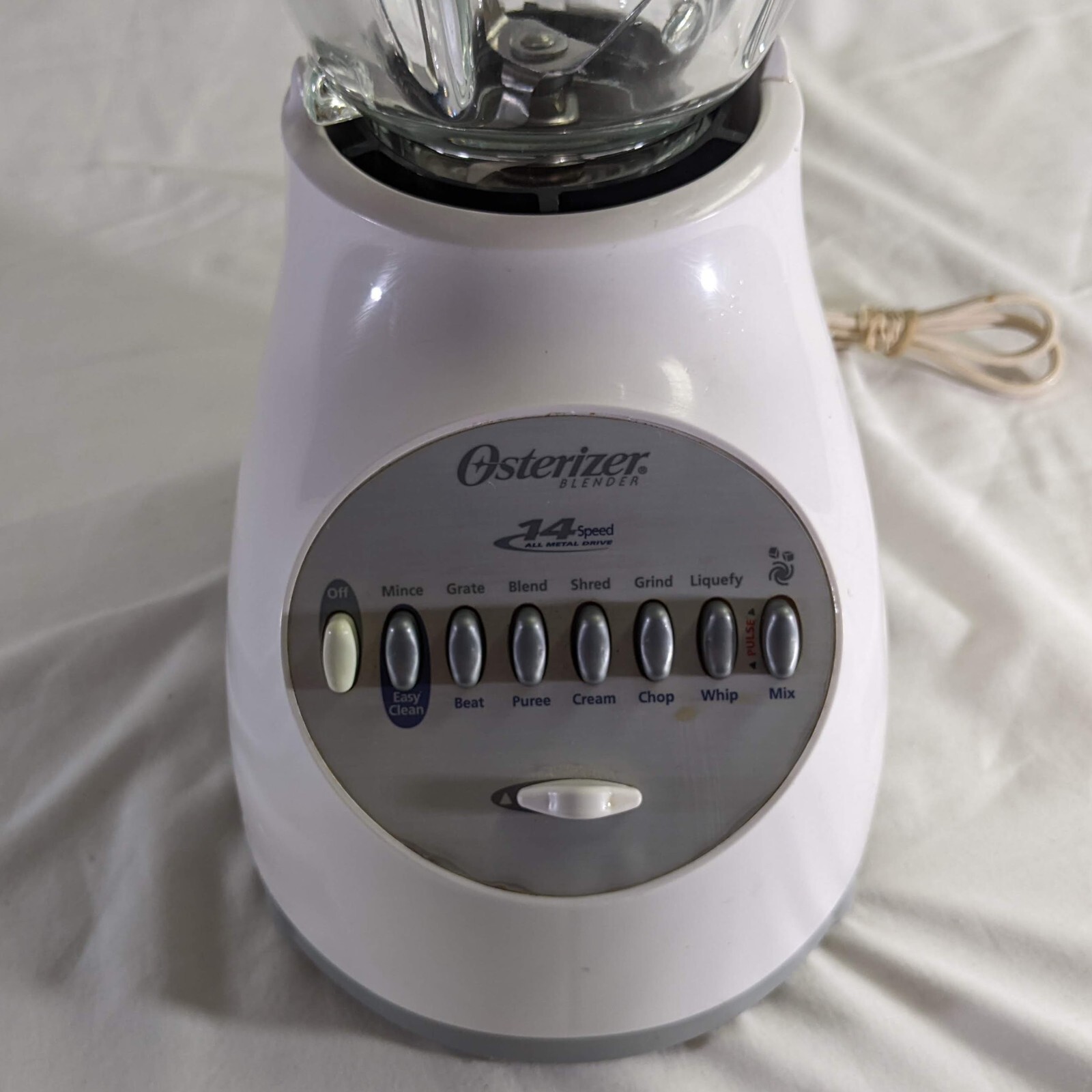 Oster 6694015 Blender 14 Speed 6 Cup Blender, Glass Pitcher and Base