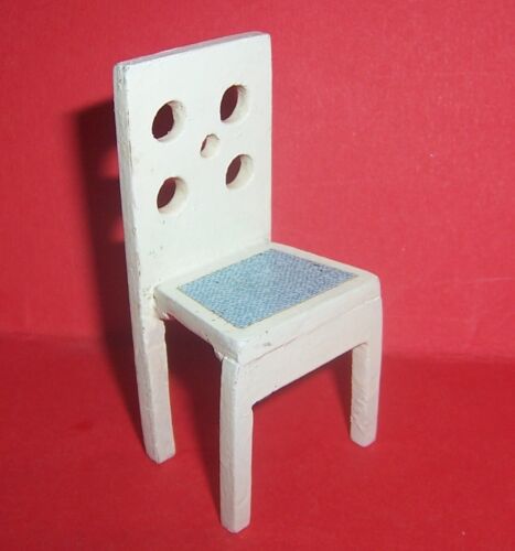 VINTAGE DOLLS HOUSE OLD WHITE WOOD CHAIR - Photo 1/5