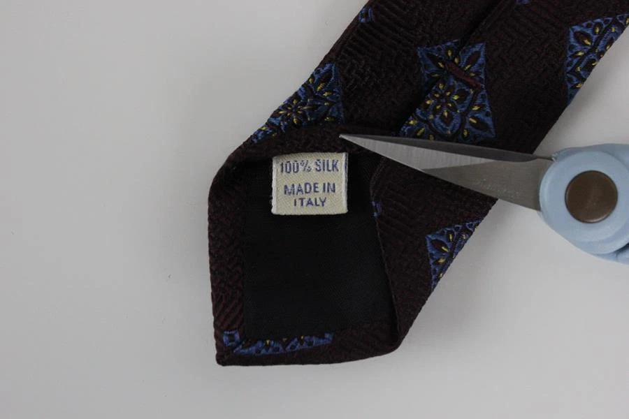 Corbata de seda JOHN W NORDSTROM. Granate con floral en caja azul y amarillo. Hecho en Italia. Foto 4 de 4