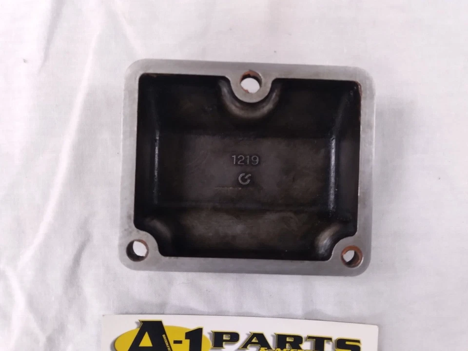 OEM Kawasaki 93-00 KX 250 Cover Cylinder Head Center Power Valve 14090-1219 - Изображение 2 из 2