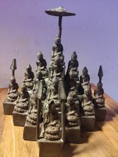 Seltene, massive Buddha Votiv-Pyramide aus Thailand &ndash; Echte Bronze (1.950g/20cm)