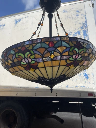 Quoizel Pendant Belle Fleur motif Jewel Tiffany Style Stained Glass Hanging Lamp