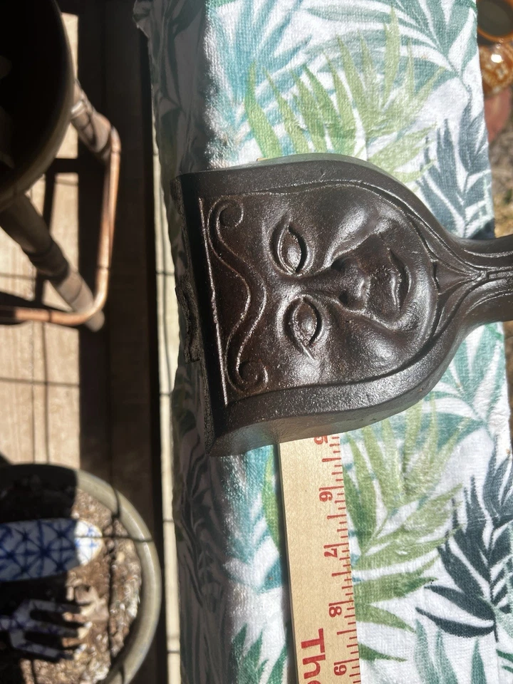 Pies de estufa o bañera, hierro fundido, caras divertidas. Juego de 4 Foto 4 de 4