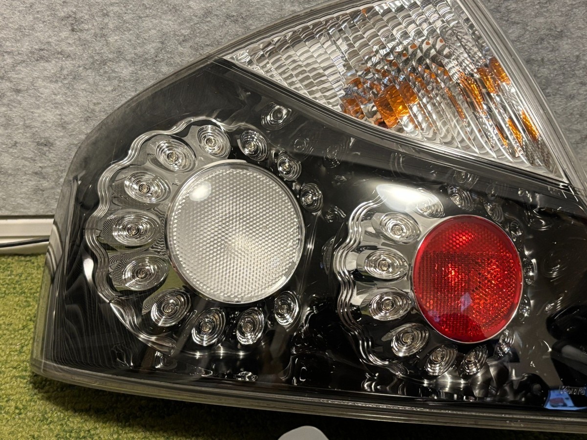 Infiniti Genuine M35 M45 Nissan Fuga Y50 08-10 Black Tail Light