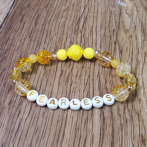 Taylor Swift Swiftie Fearless Friendship Bracelet Yellow White w Pink Gift Box - Picture 2 of 6