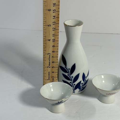 Vintage Japanese GEKKEIKAN Finest Sake Set Bottle and 2 Cups BLUE LEAF Pattern - Picture 13 of 13