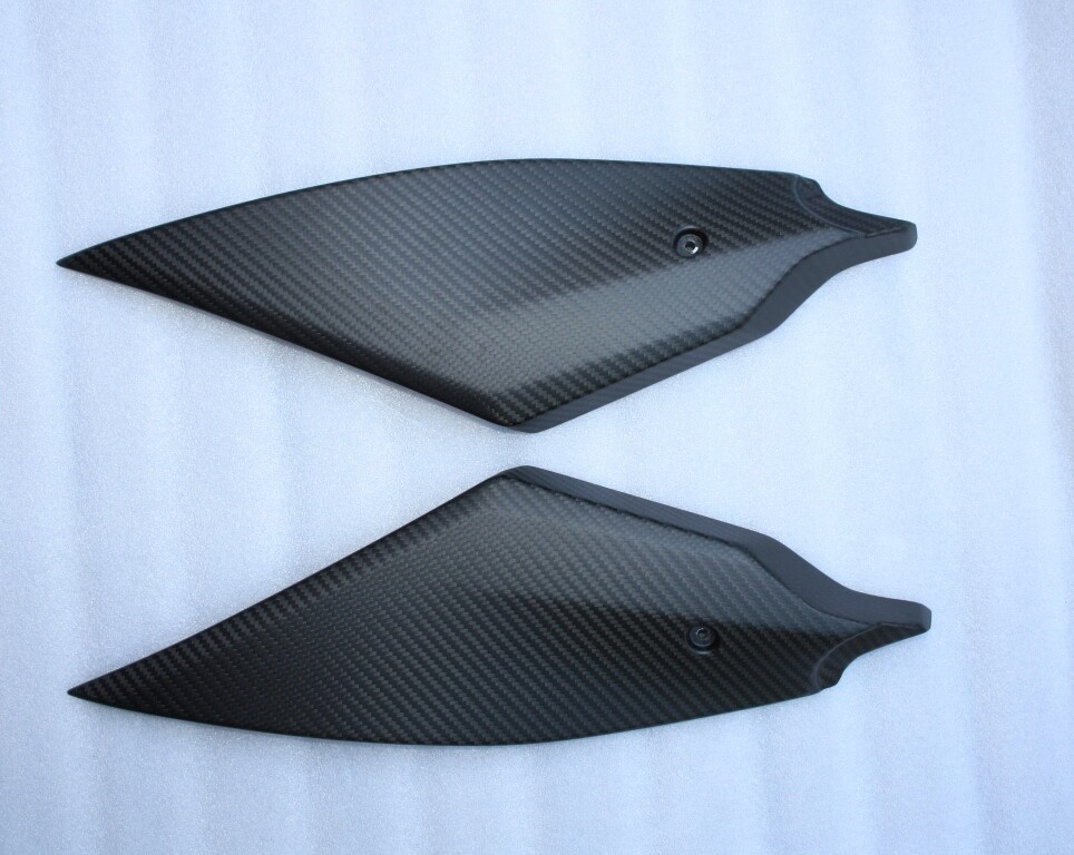 Caches sous réservoir YZF R6 carbone mat ultra léger pour rigidité et protection