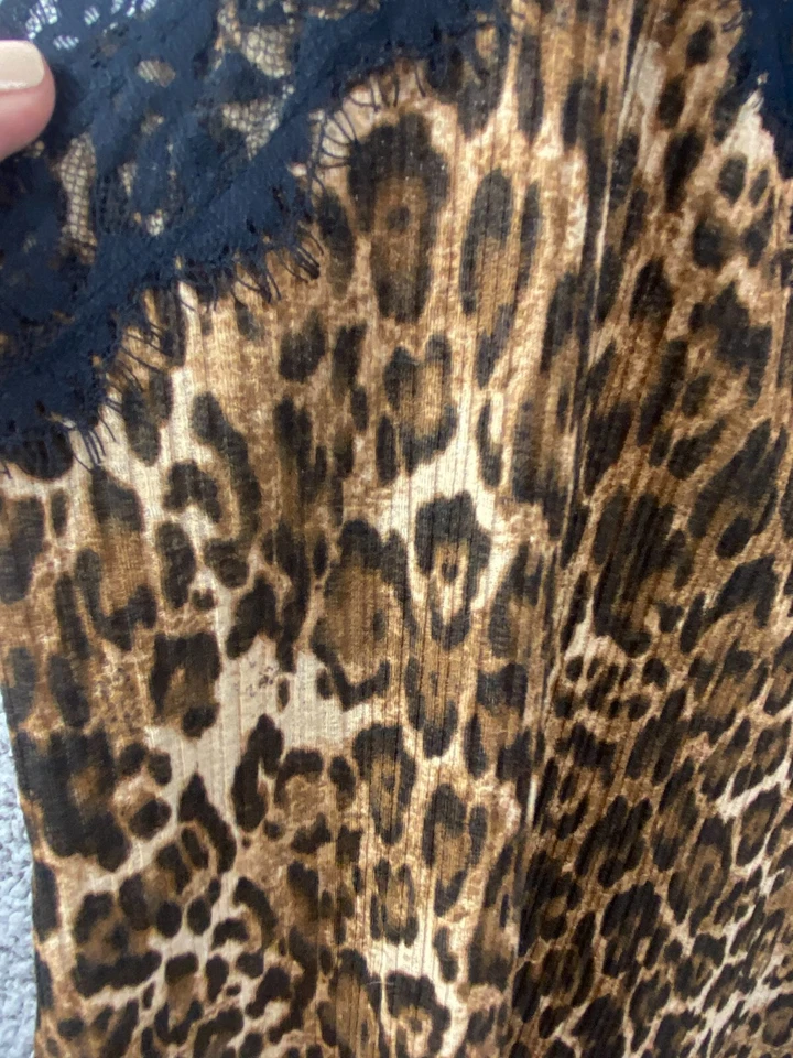 Leopardo animal print con ribete de encaje negro cuello en V espagueti tirantes elásticos talla 0X Foto 4 de 4