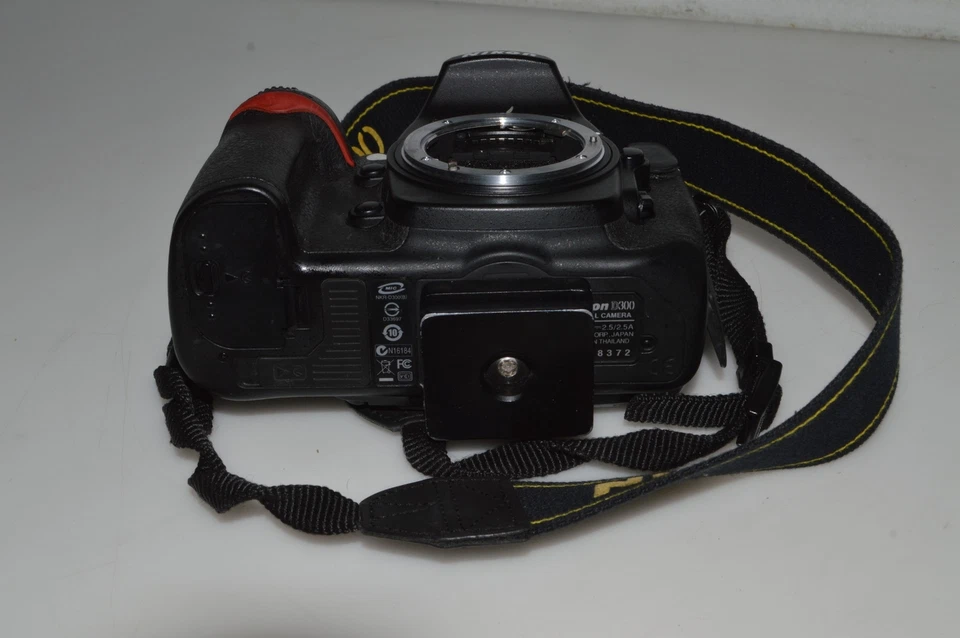 Nikon D300 12.3MP Digital Camera Body (HHU29) - Image 3 of 3