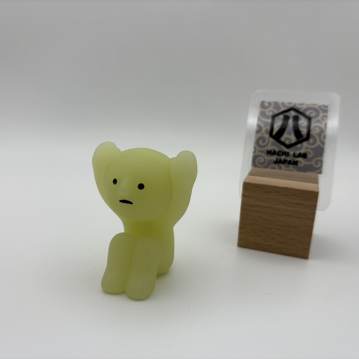 スミスキー series3シークレット考える人 SMISKI Series3 Secret Thinker think GLOW IN THE DARK Figure
