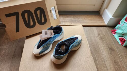 YEEZY 700 v3 ARZARETH 8.5UK - Picture 2 of 5