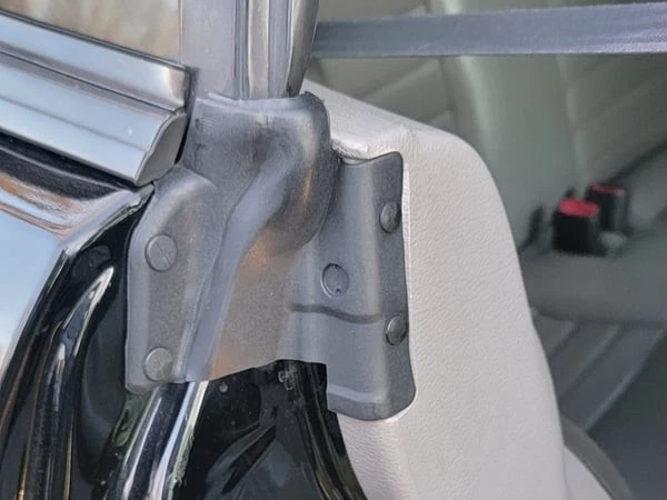 1994-2004 Ford Mustang Convertible Quarter Pillar Post Rubber Weatherstrip Seals - Image 4 of 4