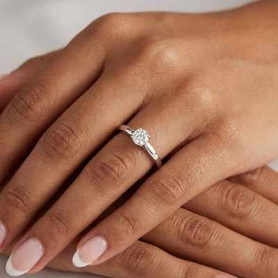Engagement Ring 18K White Gold Classic 0.64 Carat Round Lab-Grown Diamond D VS1