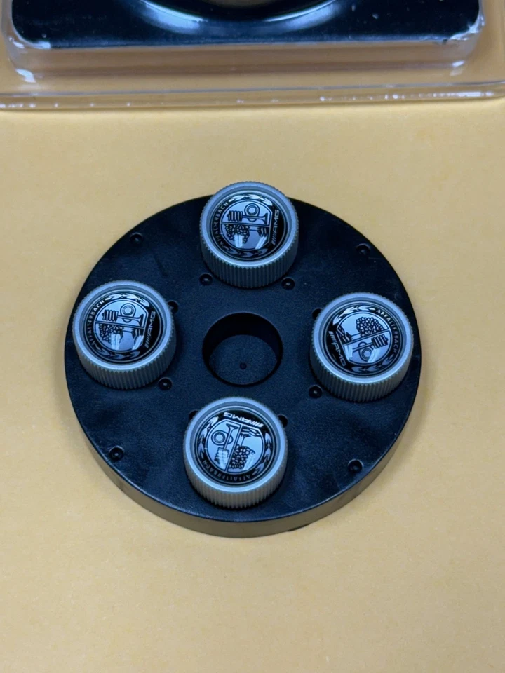 Комплект оригинальных колпачков на шток клапана шины Mercedes-Benz AFFALTERBACH AMG СЕРЕБРИСТЫЕ ОРИГИНАЛЬНЫЕ НОВЫЕ - Изображение 3 из 4