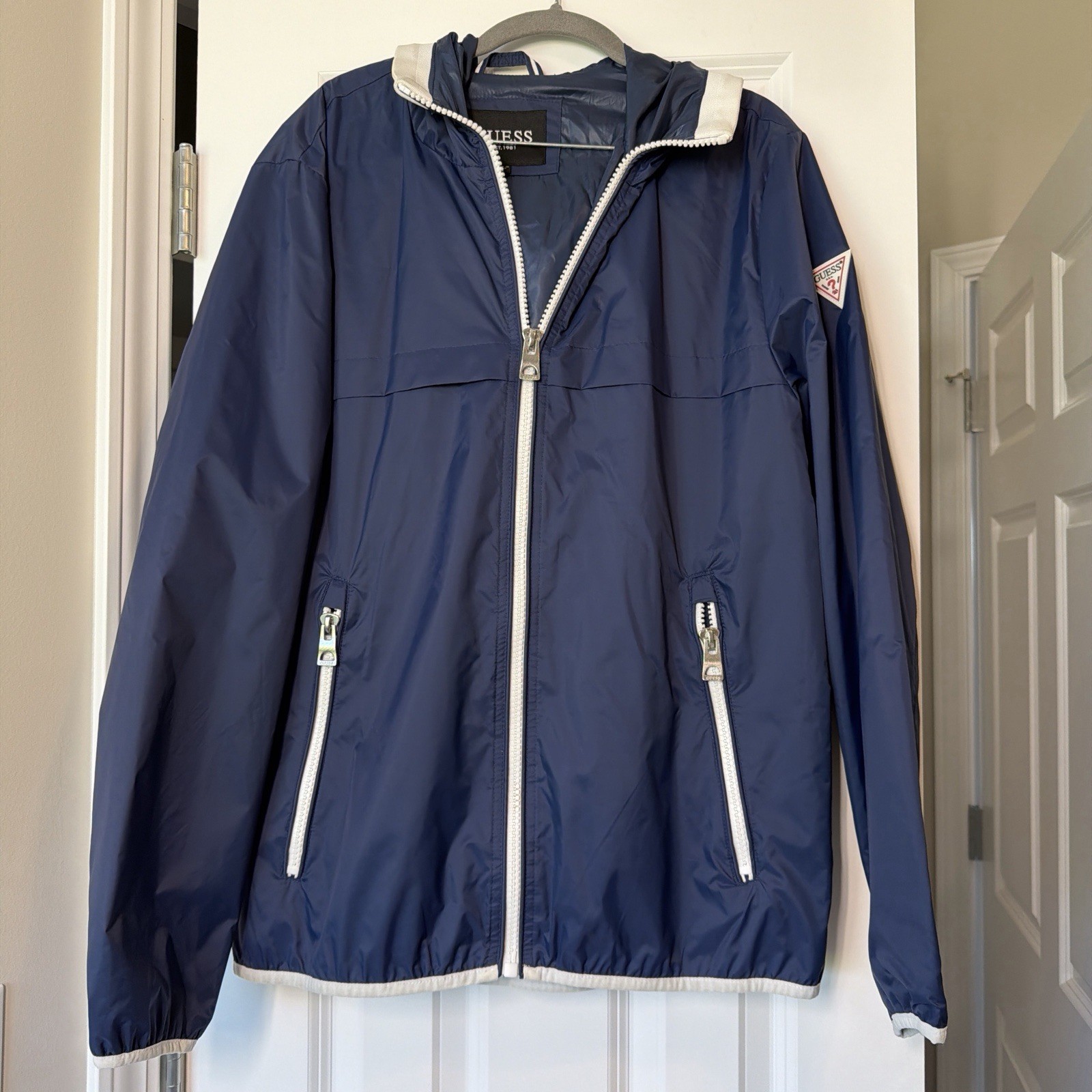 GUESS Men’s Blue Hooded Windbreaker Jacket Full Zip Lightweight Size Medium