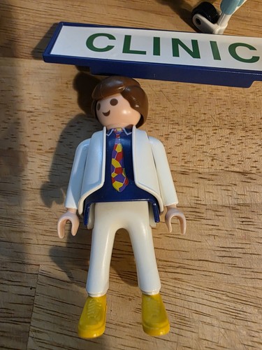 Vintage Playmobil 3979, 3980, & 3981 Hospital Sets Complete - Picture 10 of 16