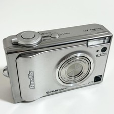 FUJIFILM FinePix F11 コンパクトデジタルカメラ シルバー