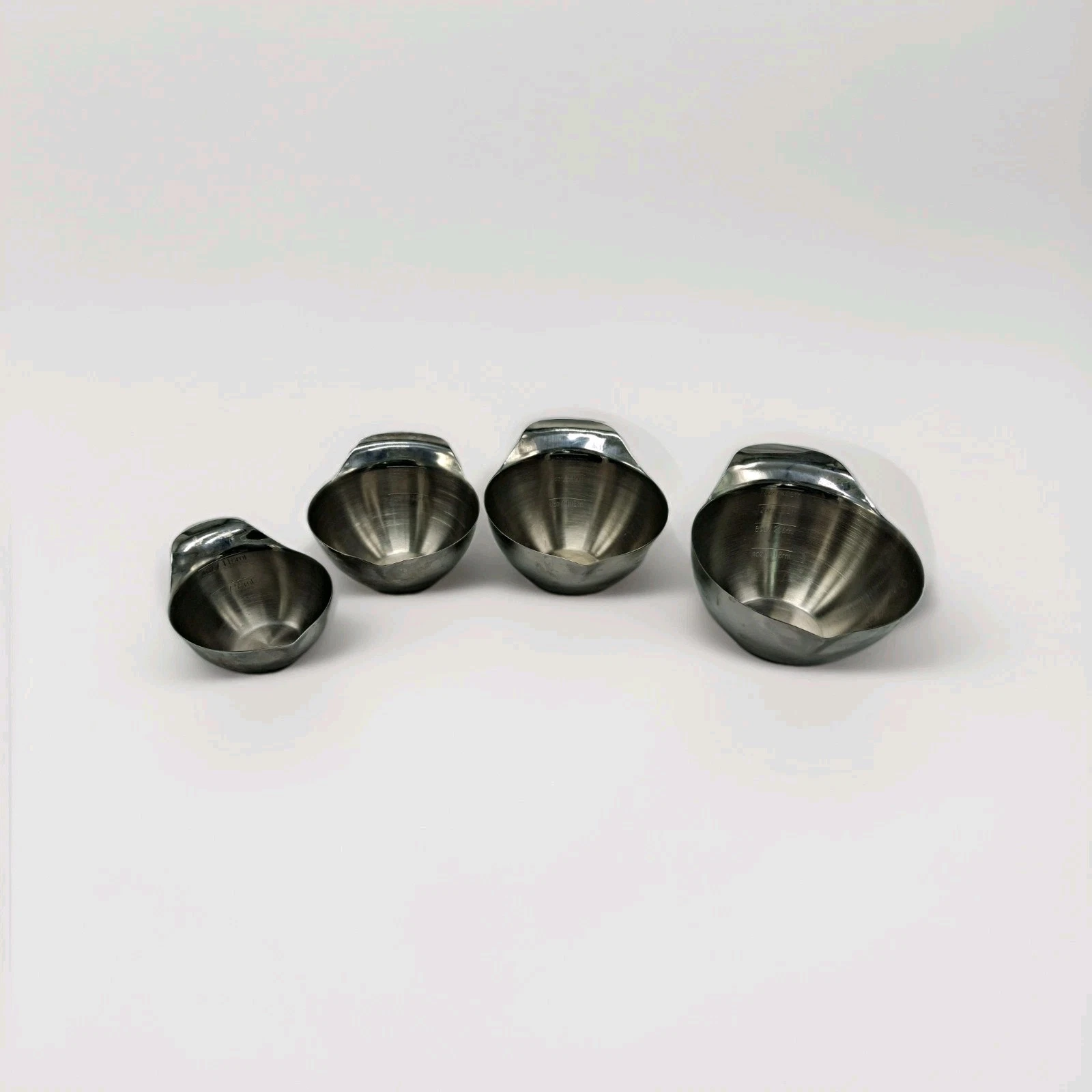 Vollrath Set of 4 Stainless Steel Transfer Vessel Bowls- 4 oz 8 12 16 #46660