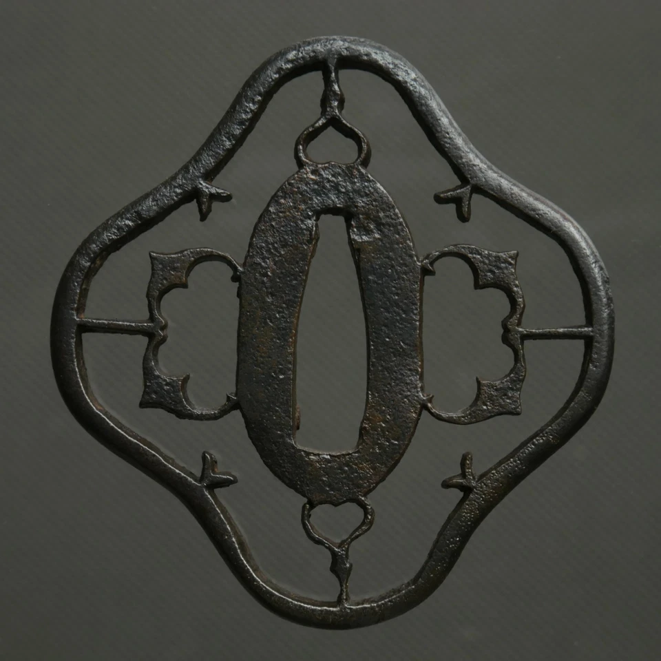 Yotsu-mokkō, ji-sukashi: inome on axis, ryō-hitsu mukaiai-myōga (Owari) T745392 - Image 4 of 4