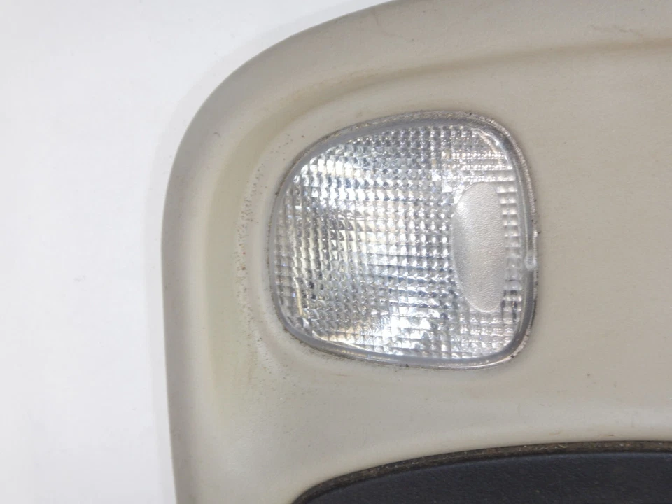 吉普自由人 KJ 04 头顶控制台地图内部圆顶灯开关 56010438AD — 第 3/4 张图片