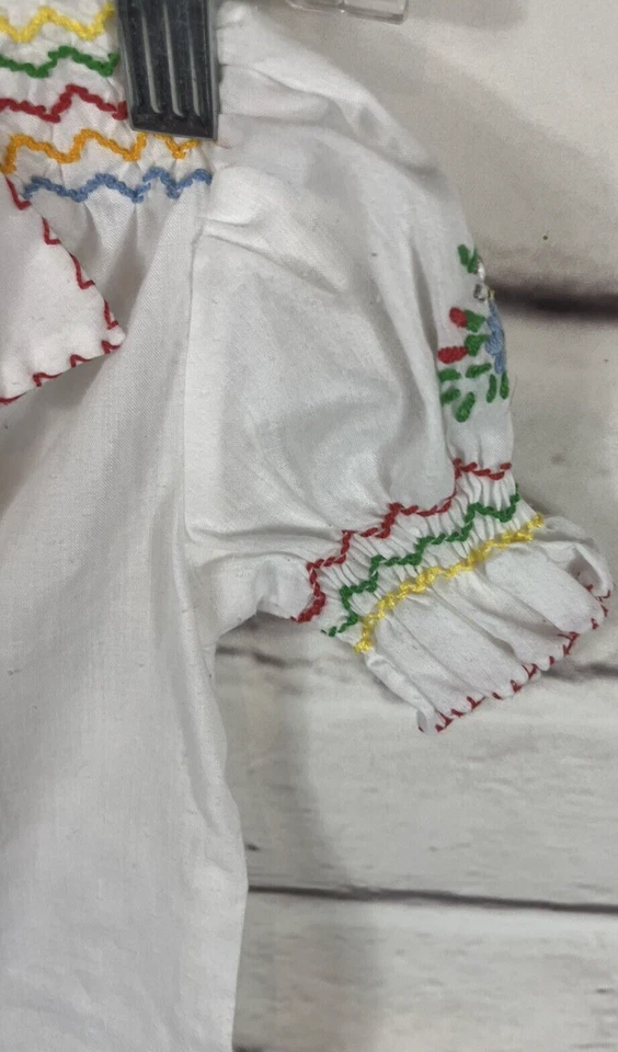 Camisa de manga corta vintage húngara blanca para niñas talla 24 bordada Foto 4 de 4
