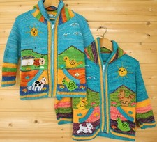Kinder Strickjacke meerblau blau 98/104 Zipfelkapuze Peru Bauernhof Anden Tiere