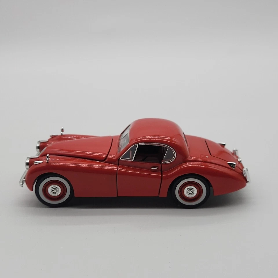 Modelo fundido a presión escala 1:32 Signature Models - Jaguar XK 120 1949 (rojo-naranja) Foto 3 de 4